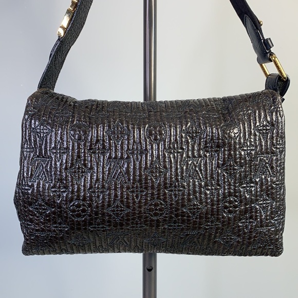 LOUIS VUITTON BLACK GOLD MONOGRAM GLOSSED LEATHER SHOULDER BAG - Picture 6 of 16